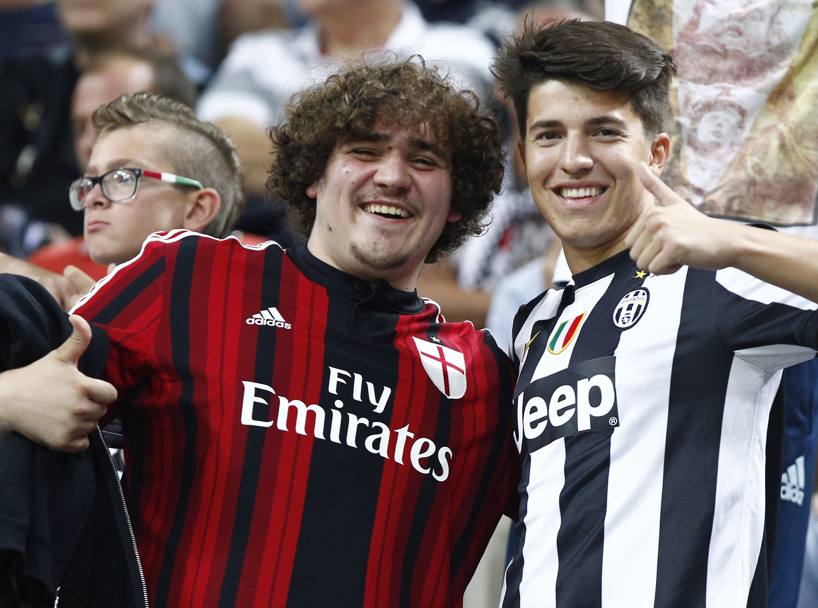 Milan e Juventus, divise sul campo, ma in questo caso unite sugli spalti:  la festa di tutti (LaPresse)